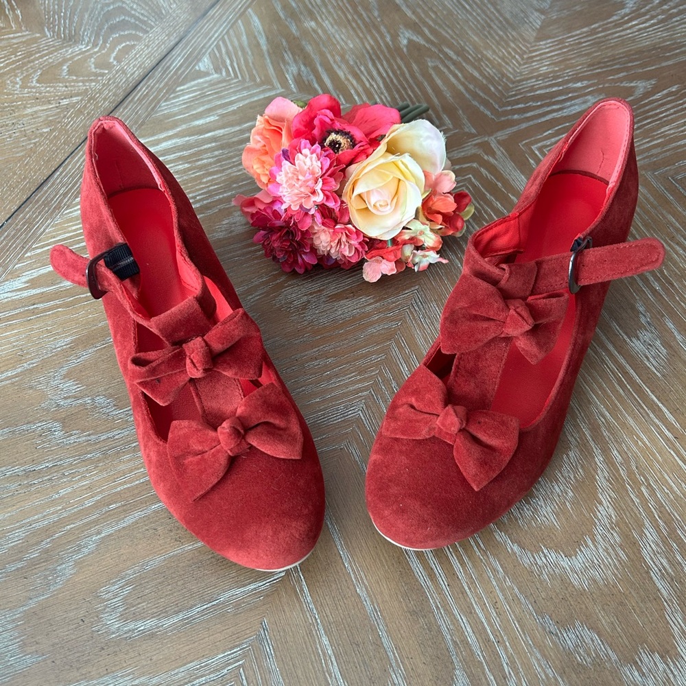 1920s style pin up closed toe pumps
